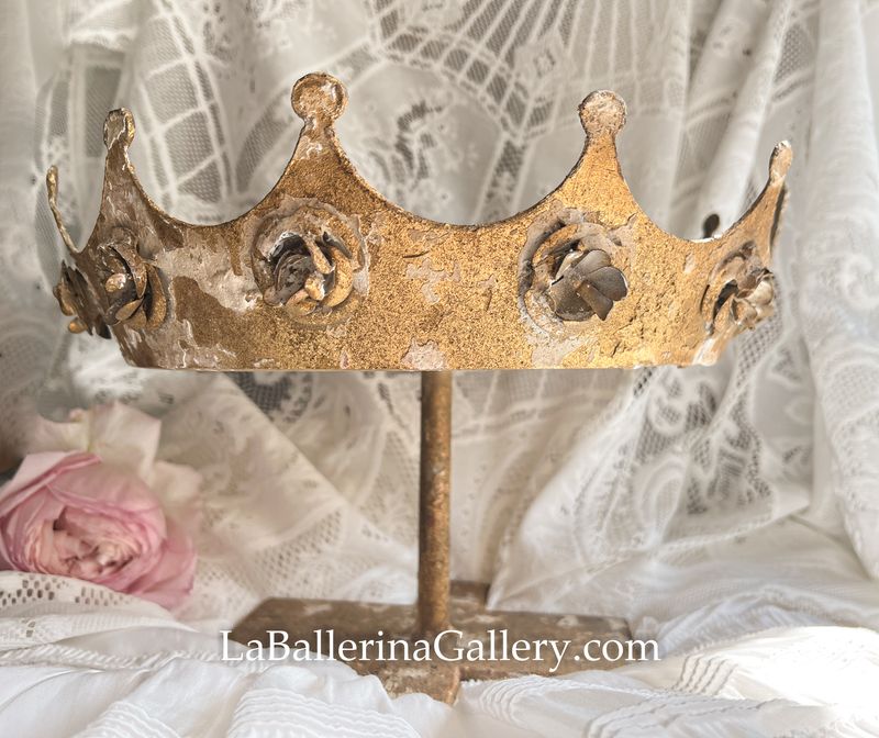 Antique crown rose decorative mount in bronze French cake stand tray table gold shabby chic cottage room restroom decor vintage
