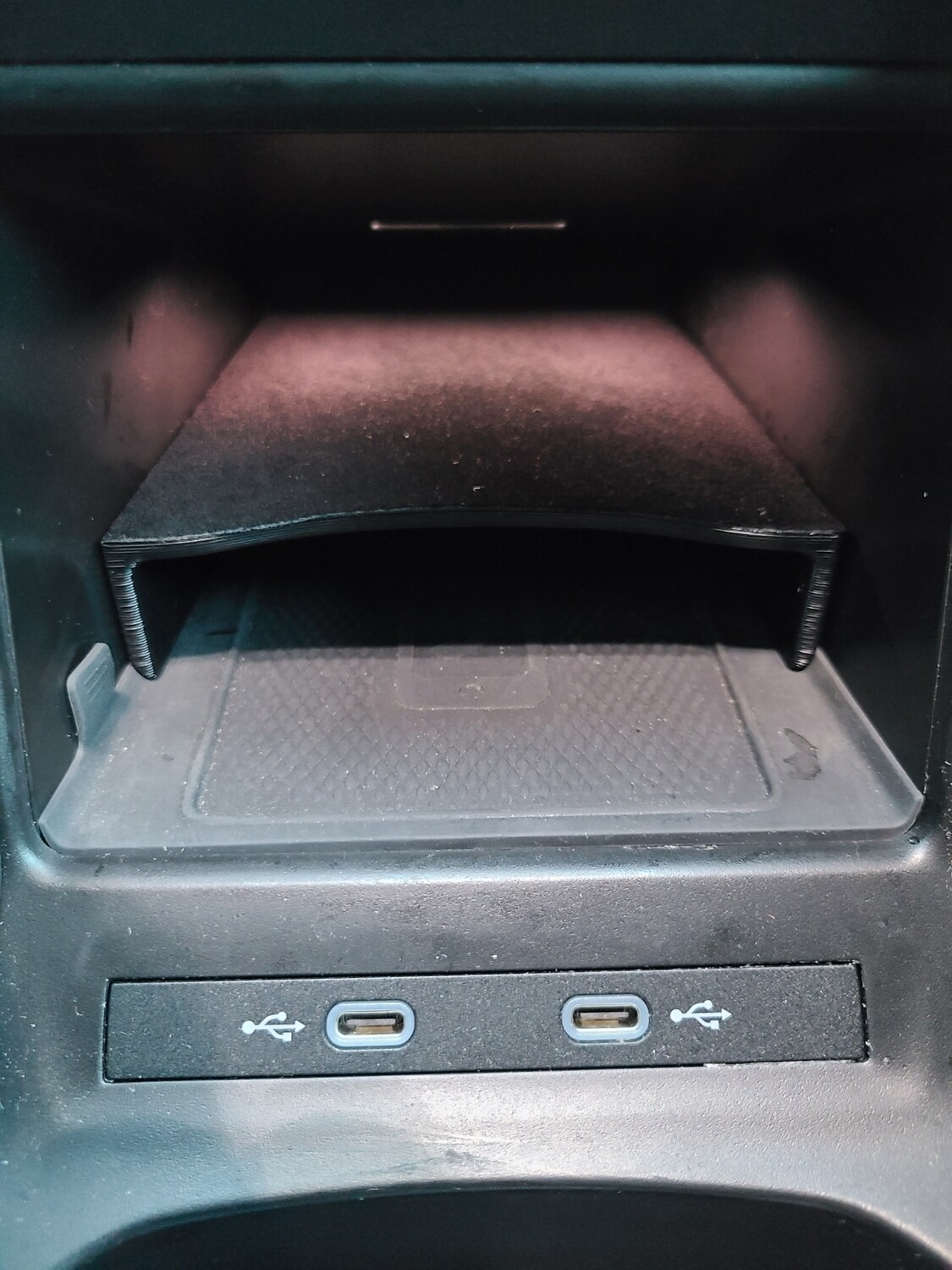Shelf for wireless phone compartment for VW ID.4