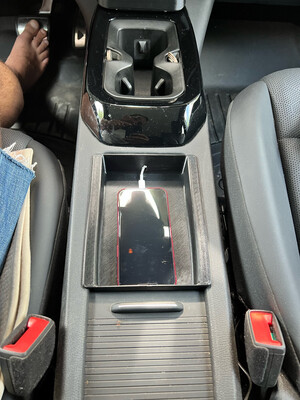 Drop-in tray for central console opening  VW ID.4