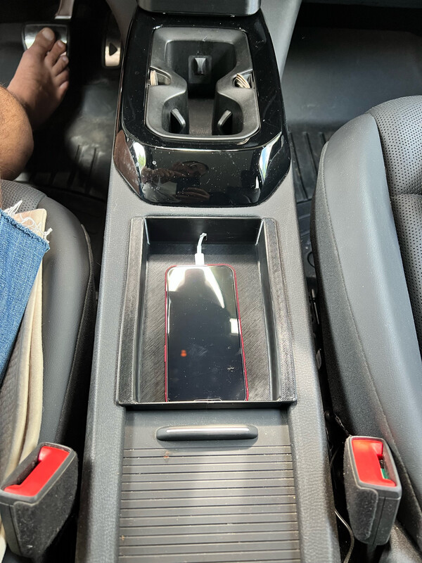Drop-in tray for central console opening  VW ID.4