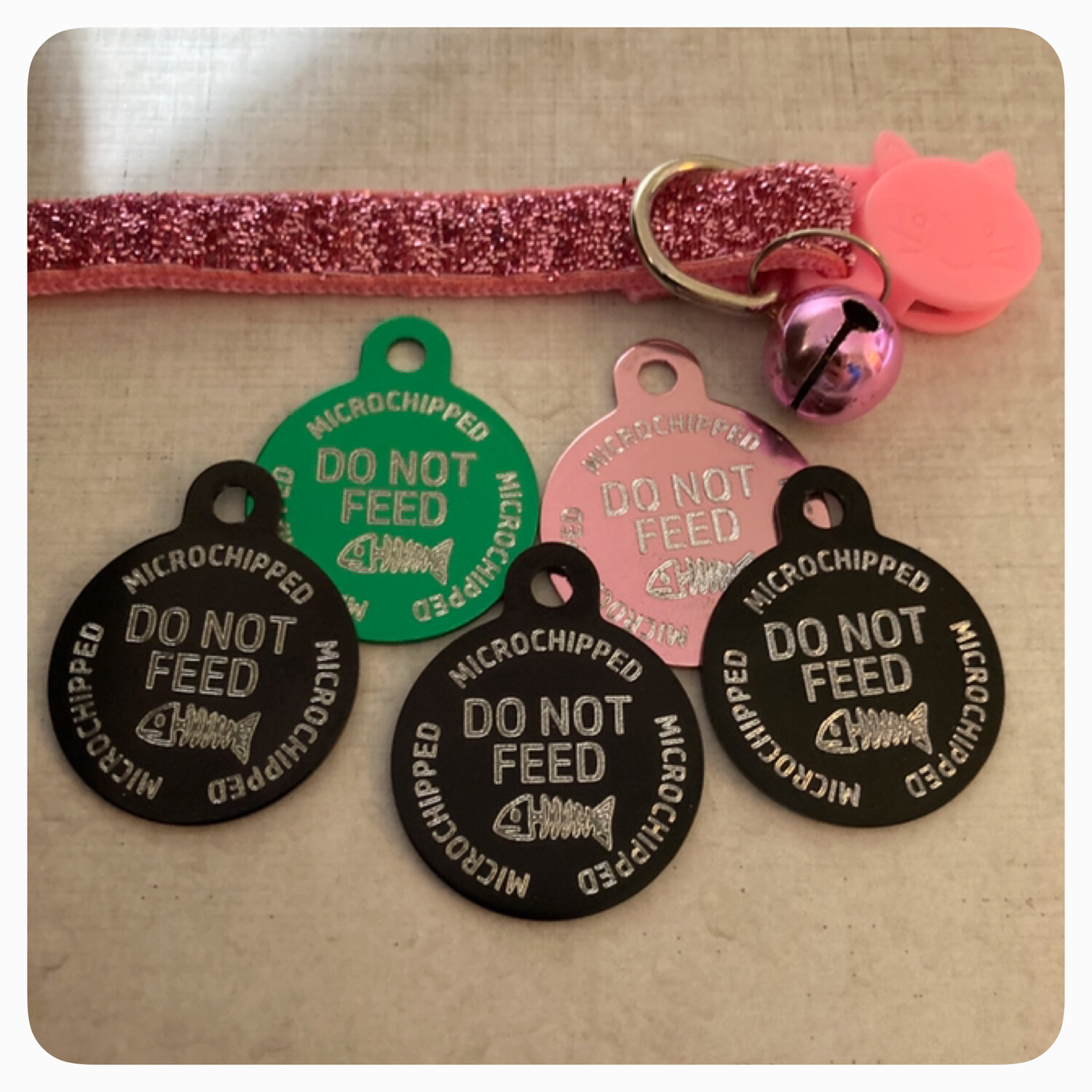 Do Not Feed Design Small Circle - 25mm Small Tag - 3 COLOURS!