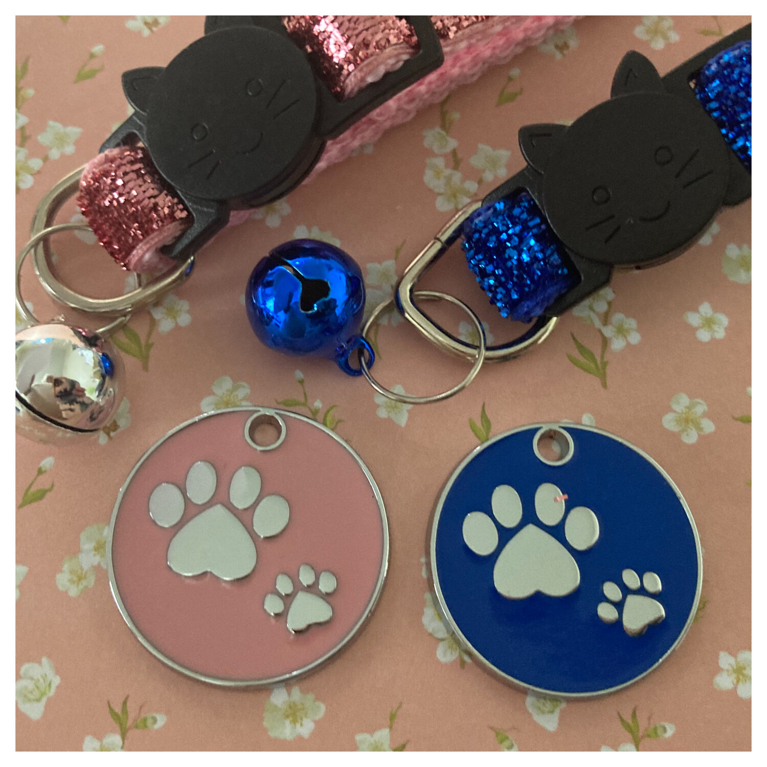 Paw Prints 25mm Medium Circle Shape