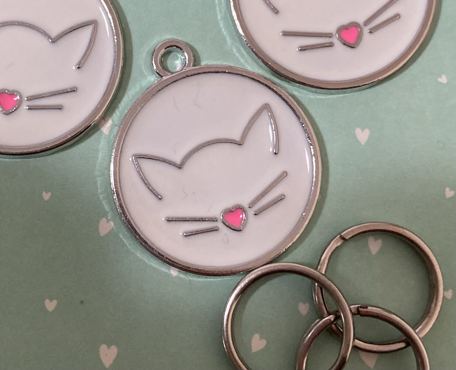 Whiskers CAT FACE design 25mm Medium Circle Shape