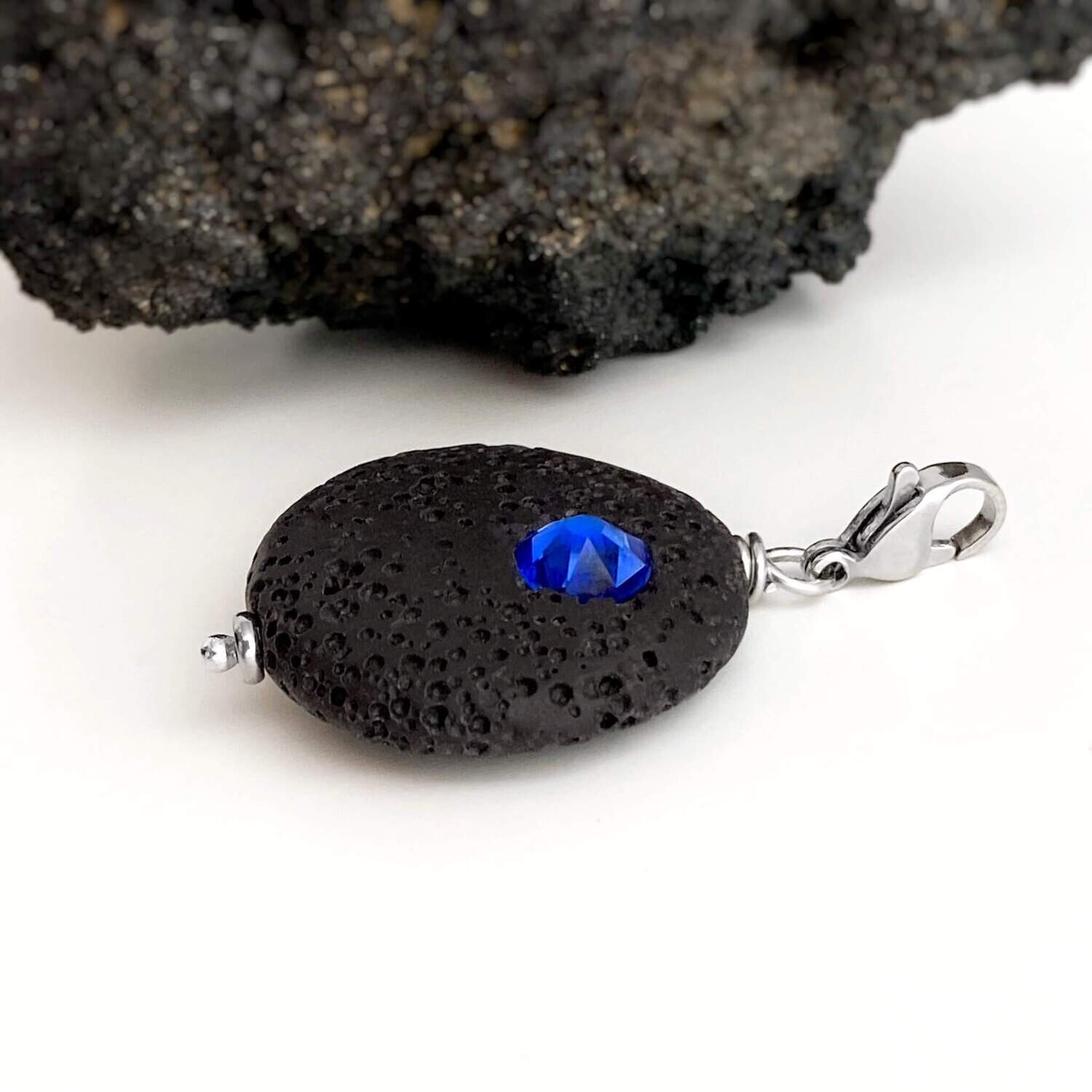 Blau Kristall + Lava Scheibe - schwarz - Charm