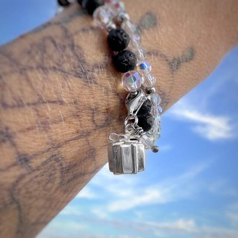 Geschenk mit Schleife Charm - silber