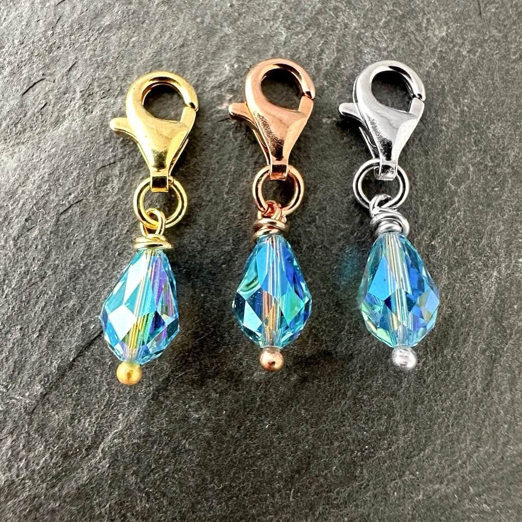Himmelblau Schimmer Tropfen Charm