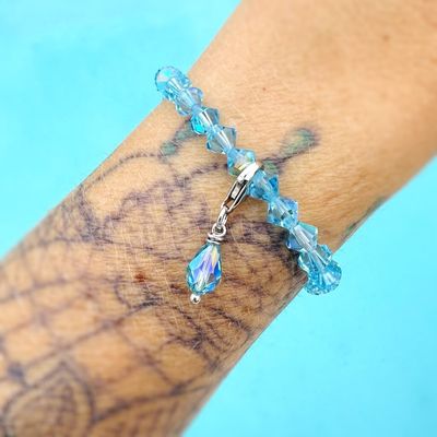Himmelblau Schimmer Tropfen Charm