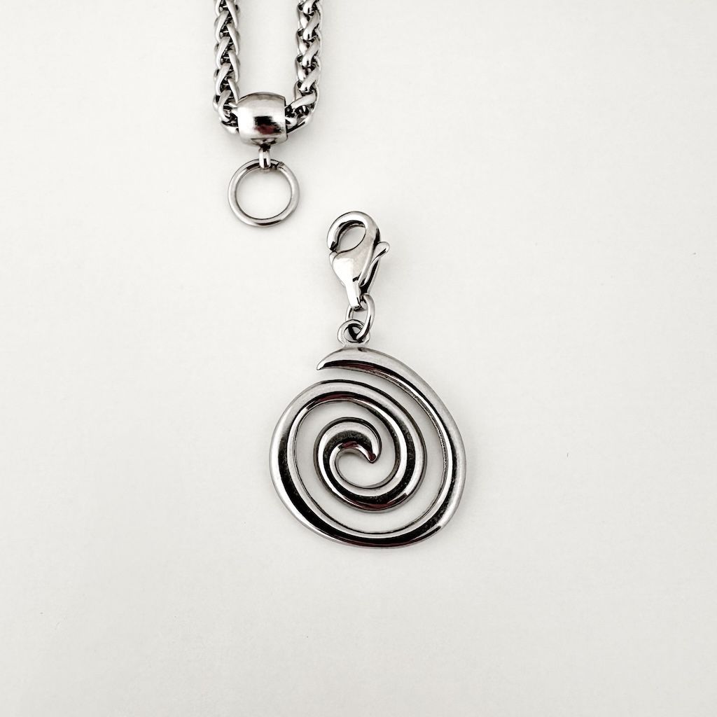 Guanchen Spirale Charm