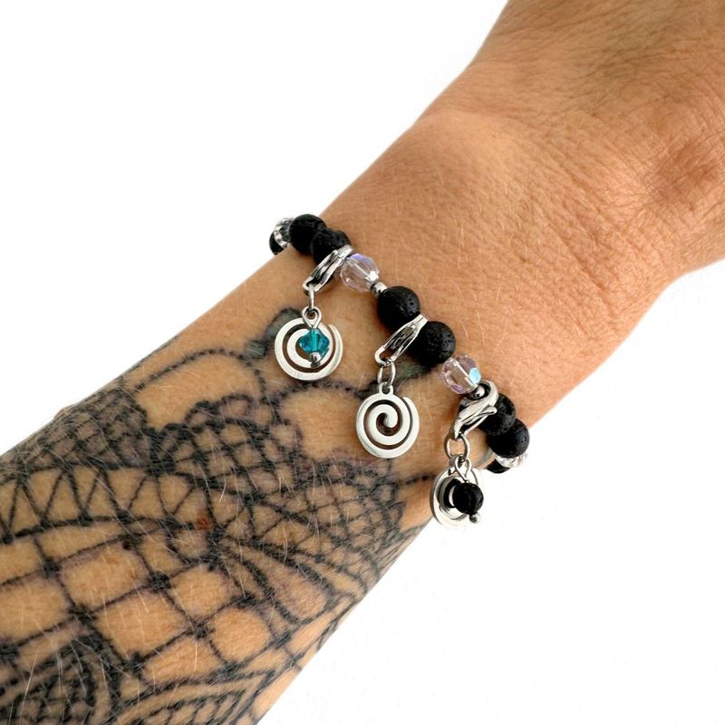 Kleine Guanchen Spirale Charm