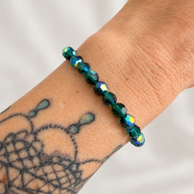 Grünes Kristall Armband am Handgelenk, Tanja La Royal Lanzarote
