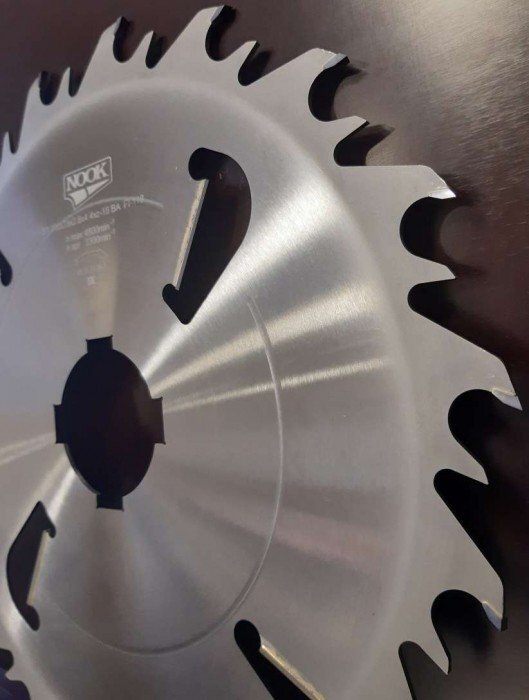 SY 450 x 75 x 3.2 x 4.8mm, zobu skaits 18+6, ķīlrievas 4/21/6, γ = 25, BA (Fl 140)