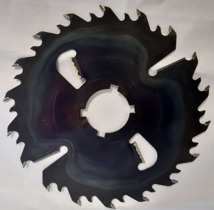 SYM 350 x 75 x 2.6 x 4,2mm, zobu skaits 18+4, γ = 25, AA  FL=105mm; (4 ķīlrievas 13x8)