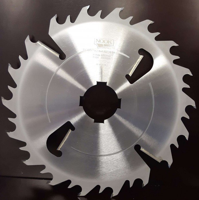 SY 400 x 75 x 2.8 x 4.4mm, zobu skaits 18+4, ķīlrievas 4/20.5/5, γ = 25, BA (Fl 118)