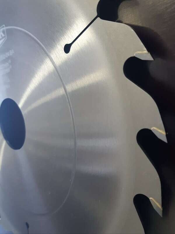300 x 32 x 2.5 x 3.8mm, 16 zobi, AA