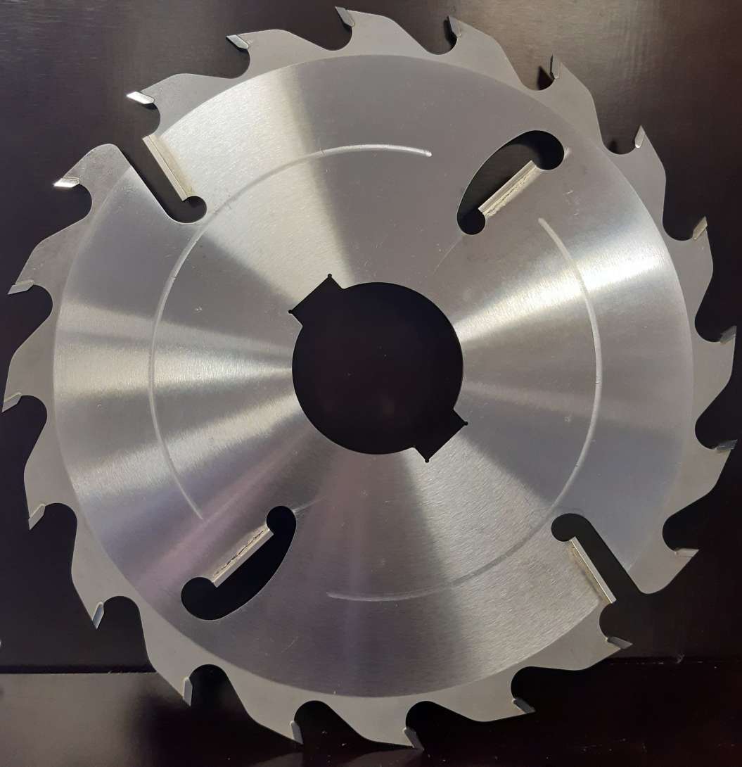 S 300 z20+4 d70 s2.3 b3.6 BA 25* (FL 117mm)+2 ķīļrievas 22x6mm