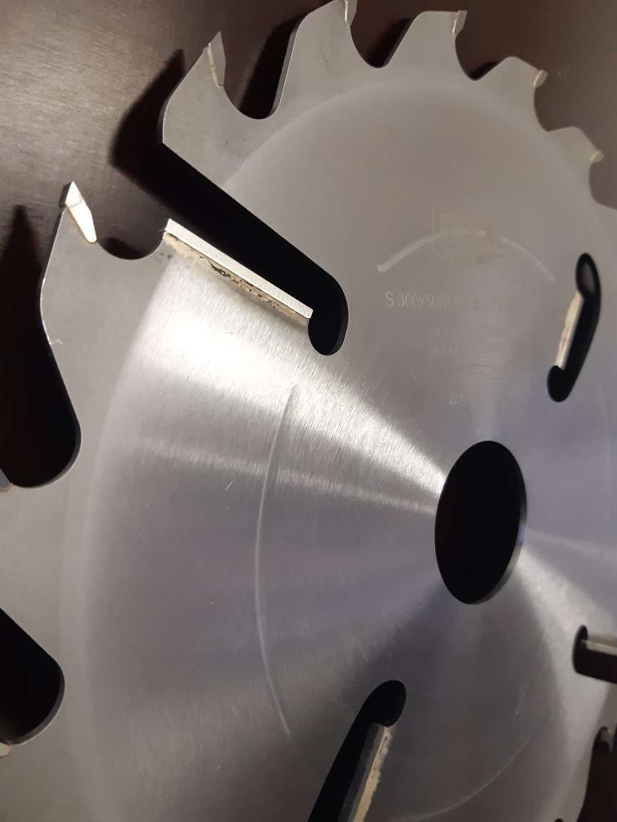 S 300 z20+4 d50 s2.5 b3.8 AA25* (FL 100mm)