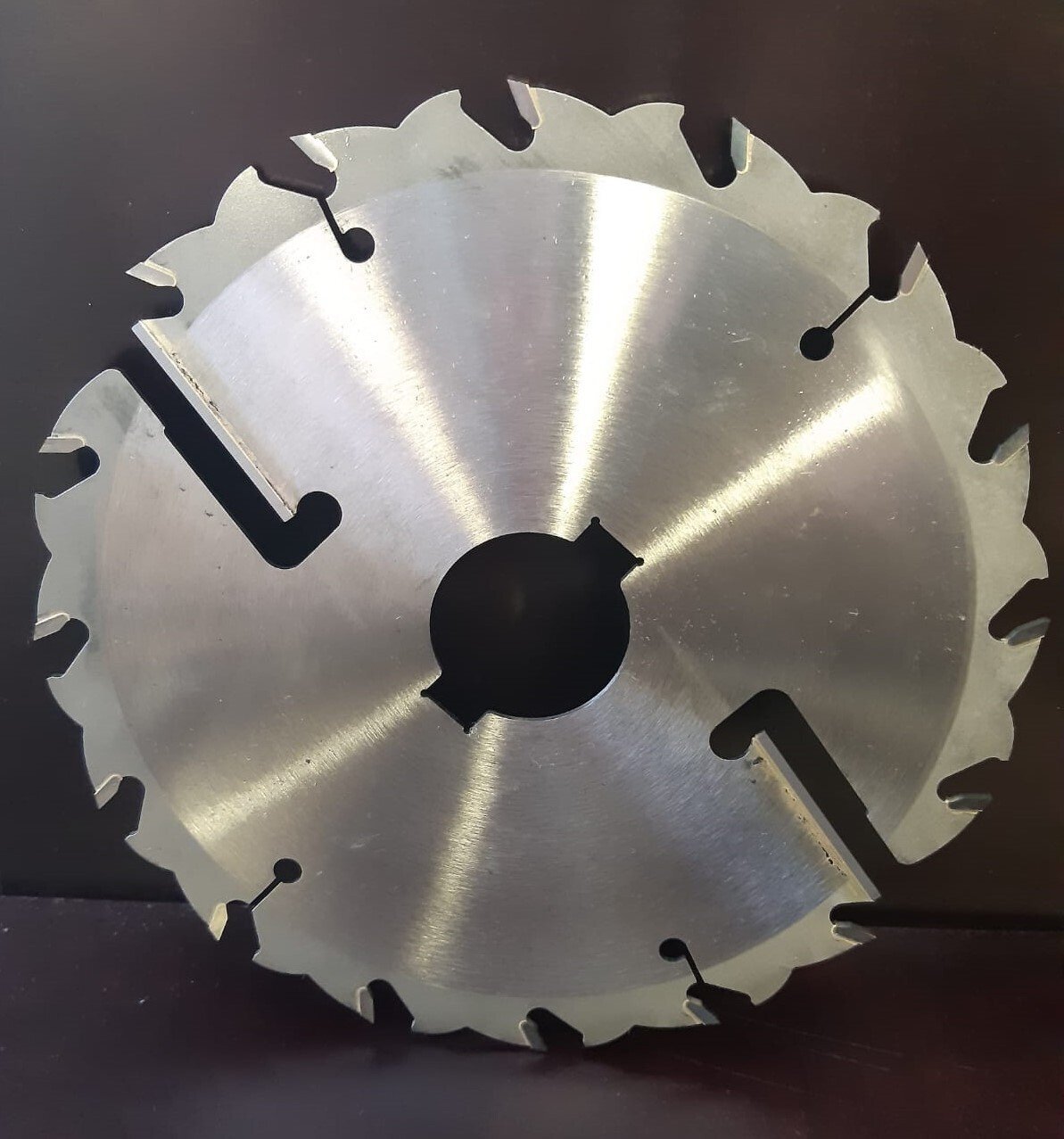 SR 200 z16+2 d40 s1.6 b2.2 AAy20 (Flancis 70mm, 2 ķīlrievas 12x5)