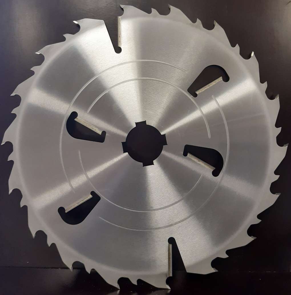 SY 560 x 75 x 3.5 x 5.2mm, zobu skaits 18+6, γ = 25, AA (Fl 140) (4 ķīļrievas 21x6)