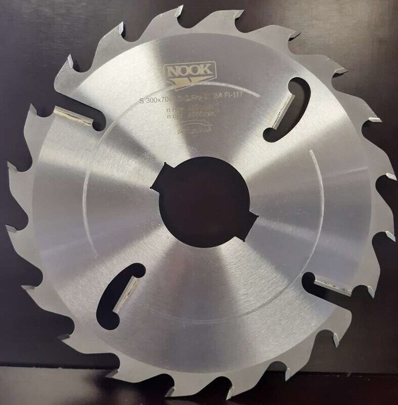S 300 z20+4 d70 s2.3 b3.6 BA 25* (FL 117mm)+2 ķīļrievas 22x6mm
