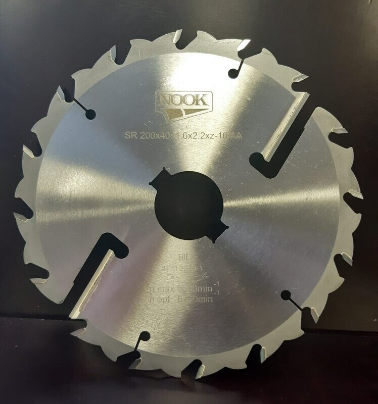 SR 200 z16+2 d40 s1.6 b2.2 AAy20 (Flancis 70mm, 2 ķīlrievas 12x5)