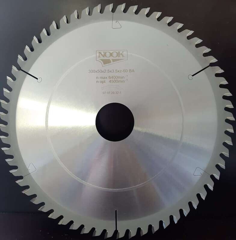 300 x 50 x 2.5 x 3.5, 60 zobi, γ = 5, BA