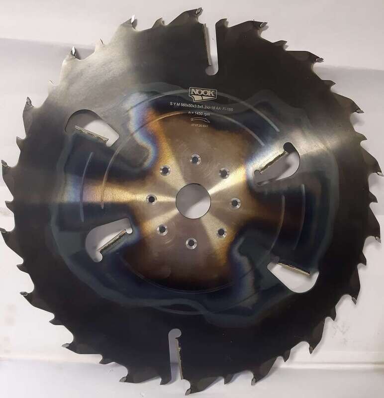 SYM 560 x 50 x 3.5 x 5.2mm, zobu skaits 18+6, γ = 25, AA+8urbumi ar zeņķējumu