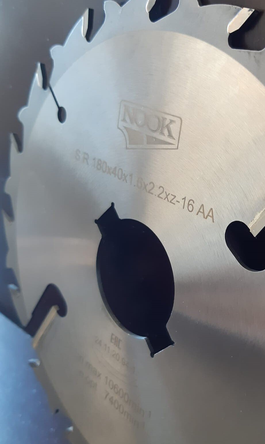 SR 180 z16+2 d40 s1.6 b2.2 AAy20+kīļrievas 2/12/5