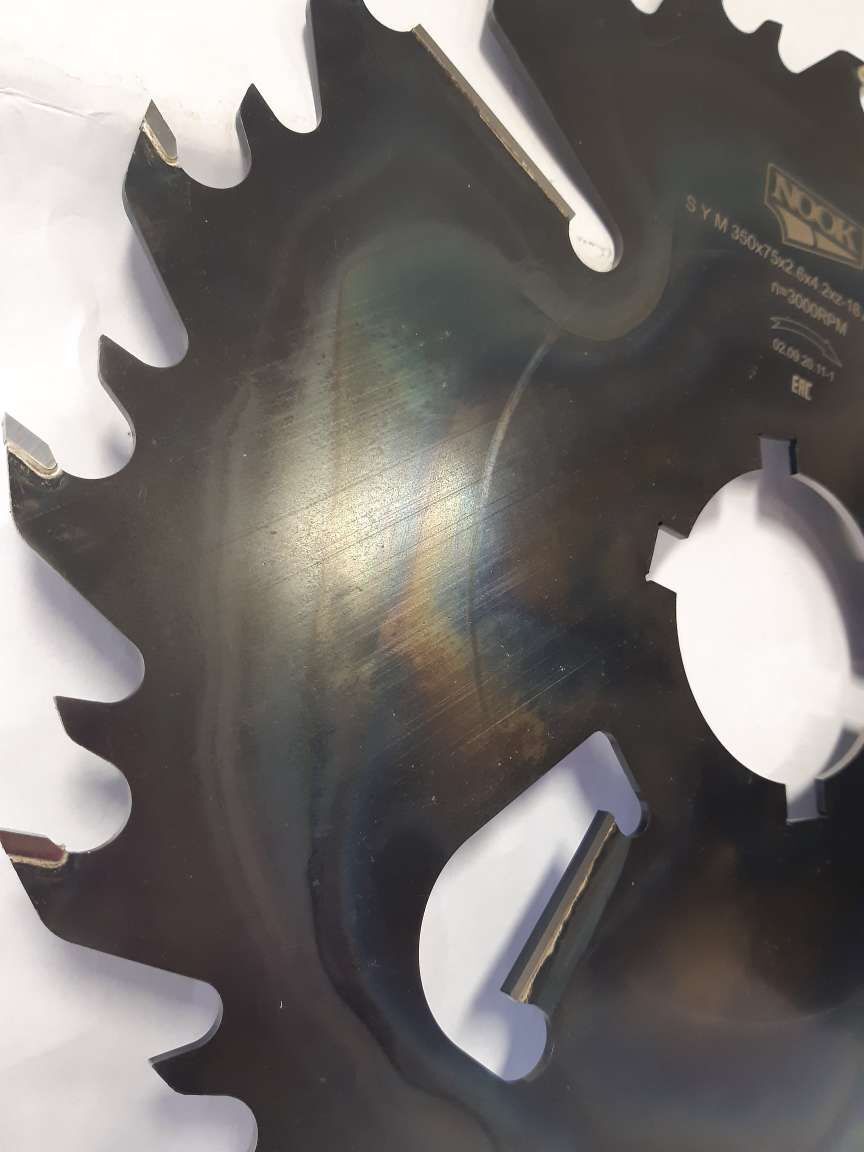 SYM 300 x 75 x 2.5 x 3.8mm, zobu skaits 18+4, γ = 25, AA (FL=110)