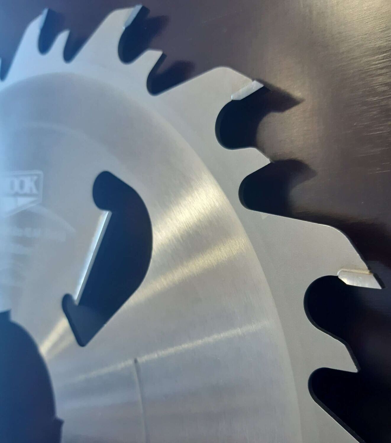 SYM 250 z18+4 d50 s2.5 b3.8 AA 25* Melna