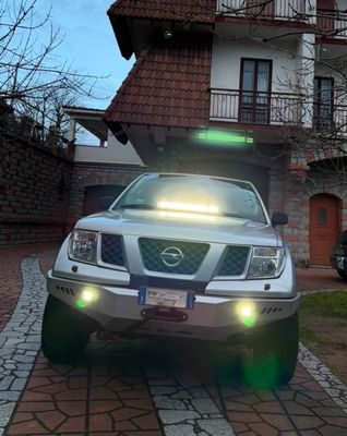 PARAURTI ANTERIORE USO GRAVOSO PER NISSAN NAVARA D40 FINO AL 2015