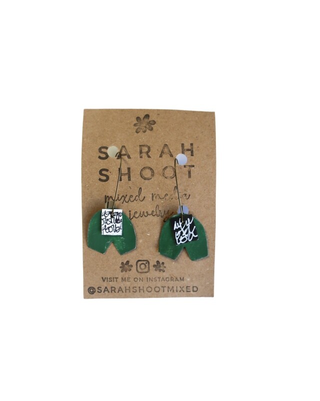 V-Cut half circle green earrings