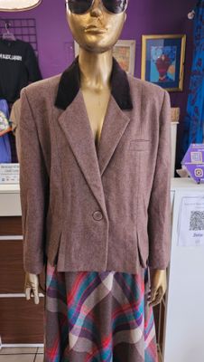 Vintage Cropped Pleat Bottom Blazer