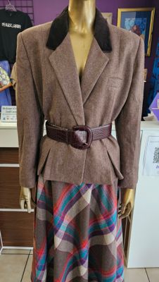Vintage Cropped Pleat Bottom Blazer