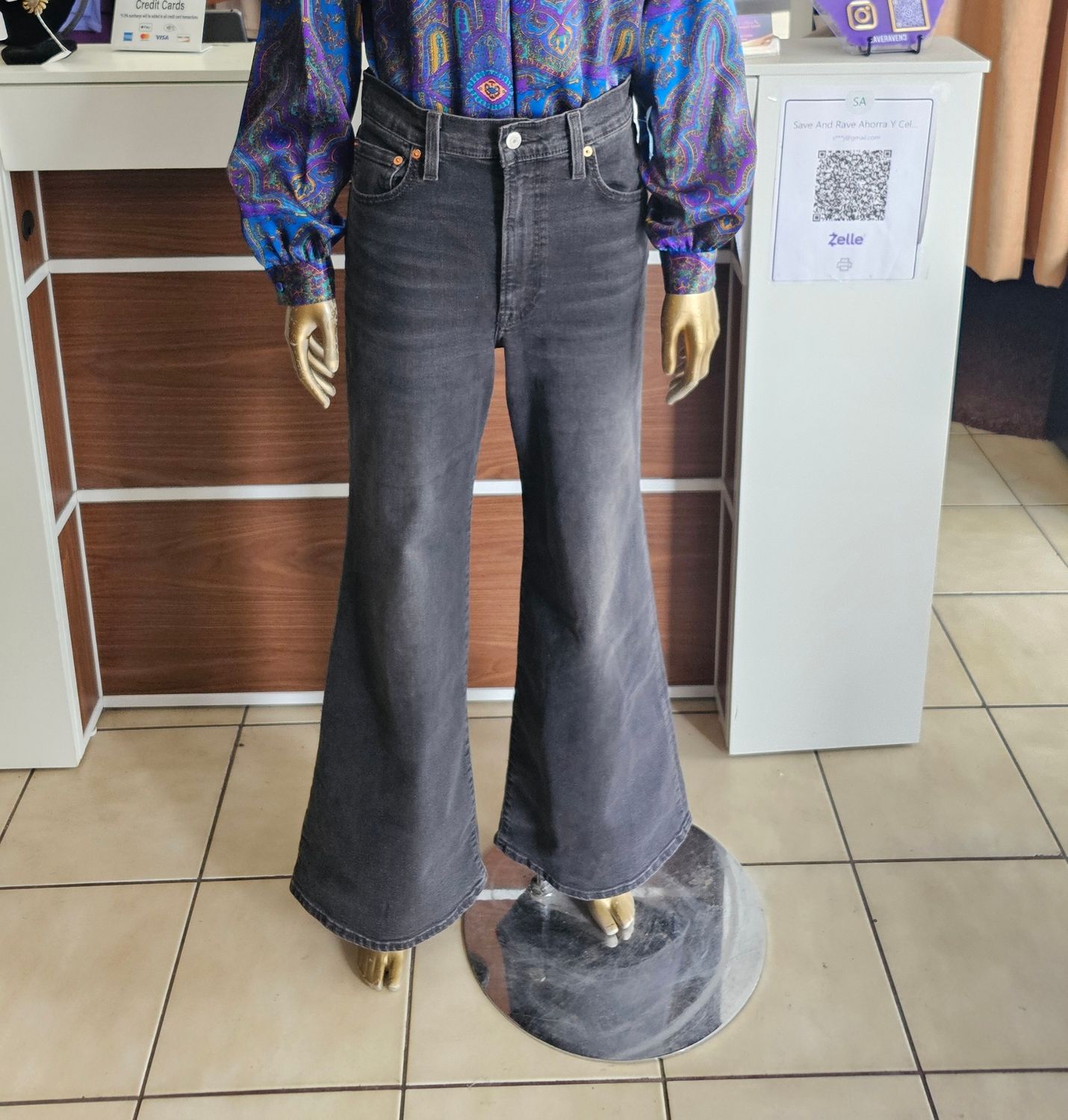 Gently ❤️ Levi Flare Leg Jeans