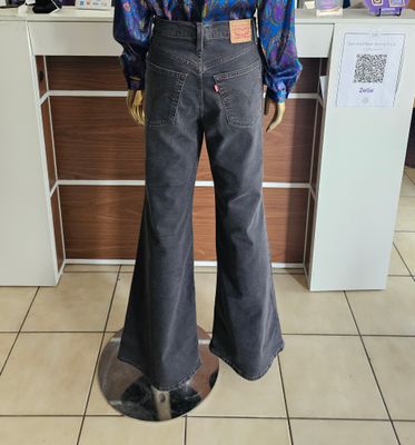 Gently ❤️ Levi Flare Leg Jeans