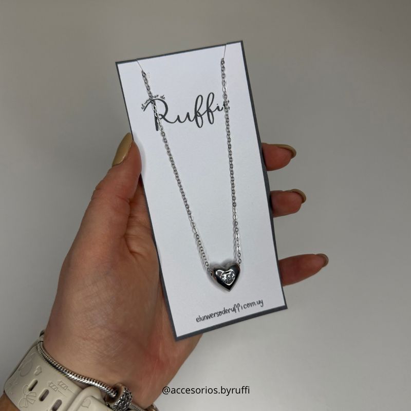 Collar corazón con stras plateado