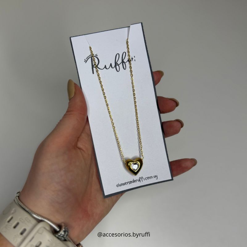 Collar corazón con stras dorado