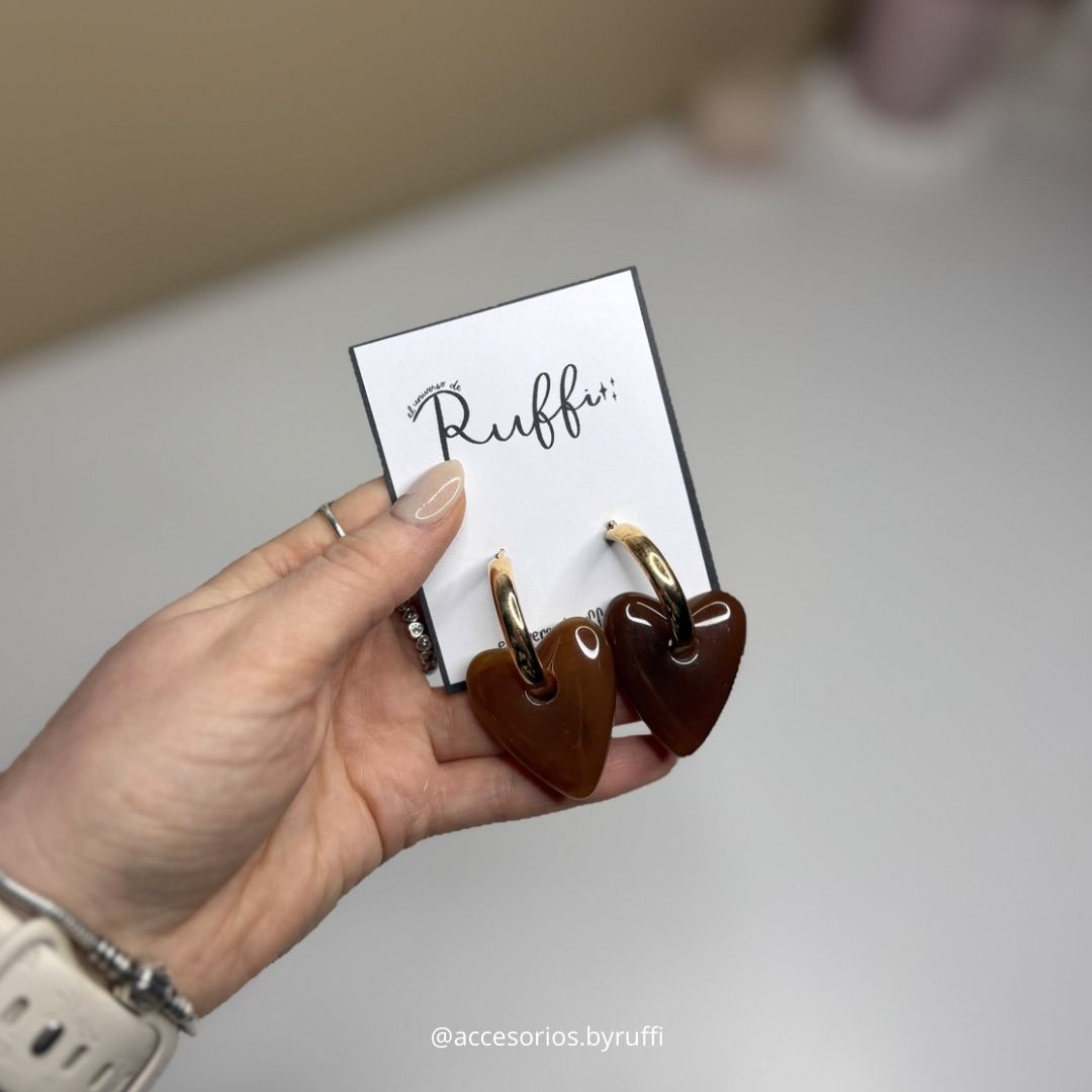 Caravanas corazón doradas