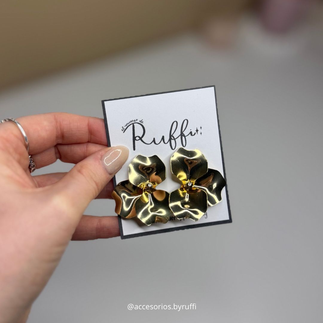 Caravanas flor dorado