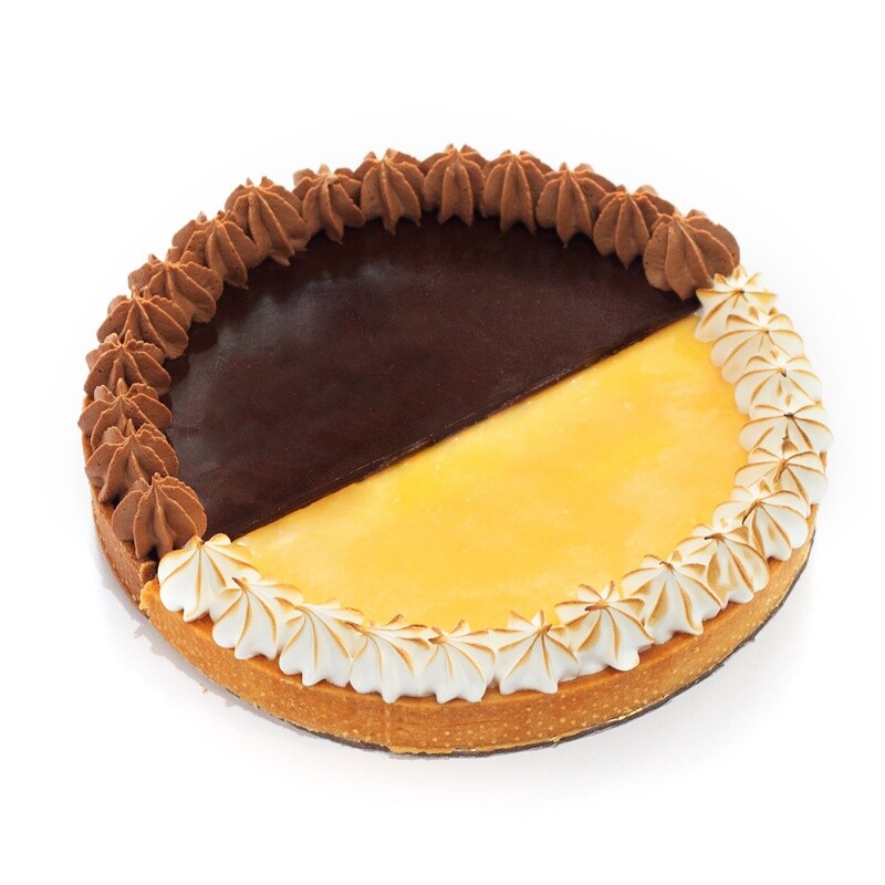 Discover the perfect pairing of indulgence and zest with our Dark Chocolate and Lemony Meringue Tart Duo. This exquisite creation combines the rich and velvety Gunaoja and Callebaut N° 811 ganache, with the burst of citrus delight from the lemon zest. Ideal for all taste buds, this tart duo offers an irresistible blend in every delightful bite. Perfect for Birthday celebration, gifting and sharing! Add on our complimentary birthday cookie topper, candle and knife for that extra birthday touch! Available for in store pick up and delivery.