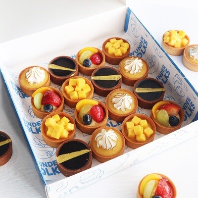 Our 5cm mini tart platter comes with 16 pieces of 5cm mini tarts, with a mix of 4 different flavours consisting of our Mixed Fruit Tart, Dark Chocolate Tart, Lemon Meringue Tart and Mango Passionfruit Tart. Perfect for Birthday celebration, gifting and sharing! Available for in store pick up and delivery in Singapore