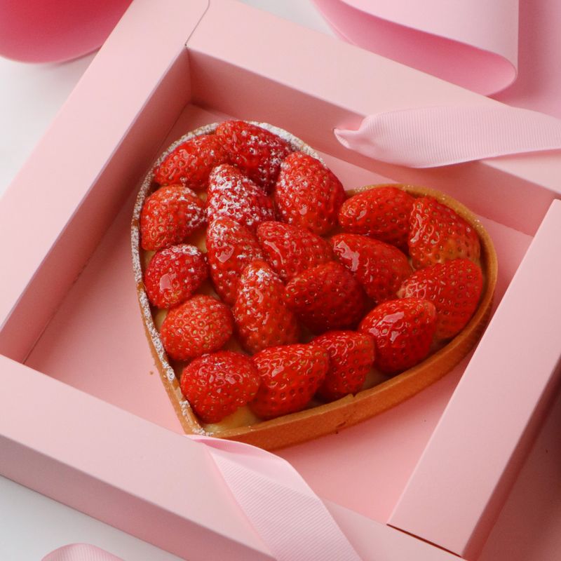 Strawberry Custard Heart (16cm)