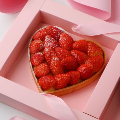 Strawberry Custard Heart (16cm)