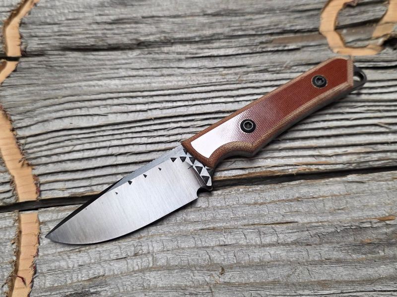 Natural / Blackened blade / Tan Sheath