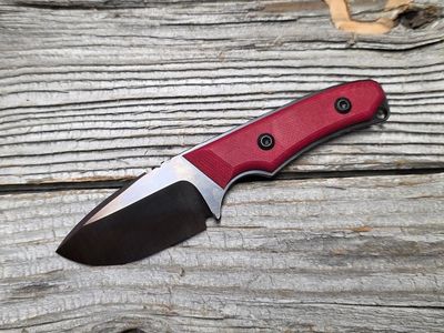 Red / blackened blade Red / blackened blade