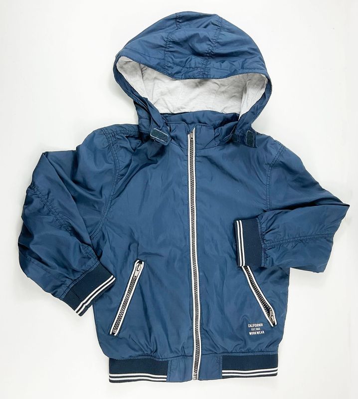 H&M - veste légère bleu marine capuche amovible - 6/7 ans