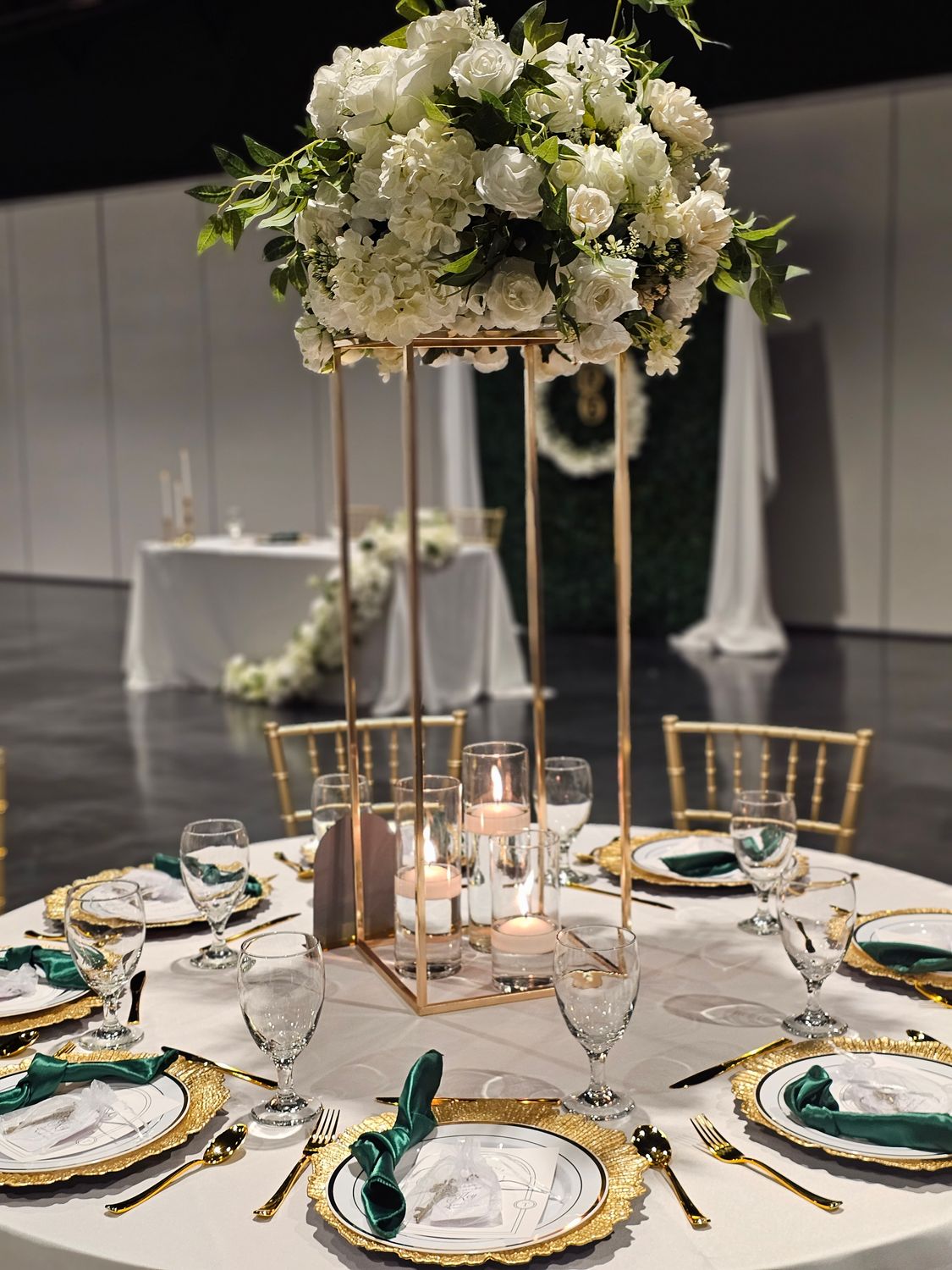 Large White floral w/greenery