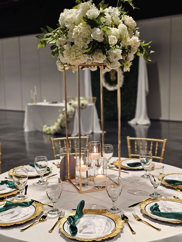 Large White floral w/greenery