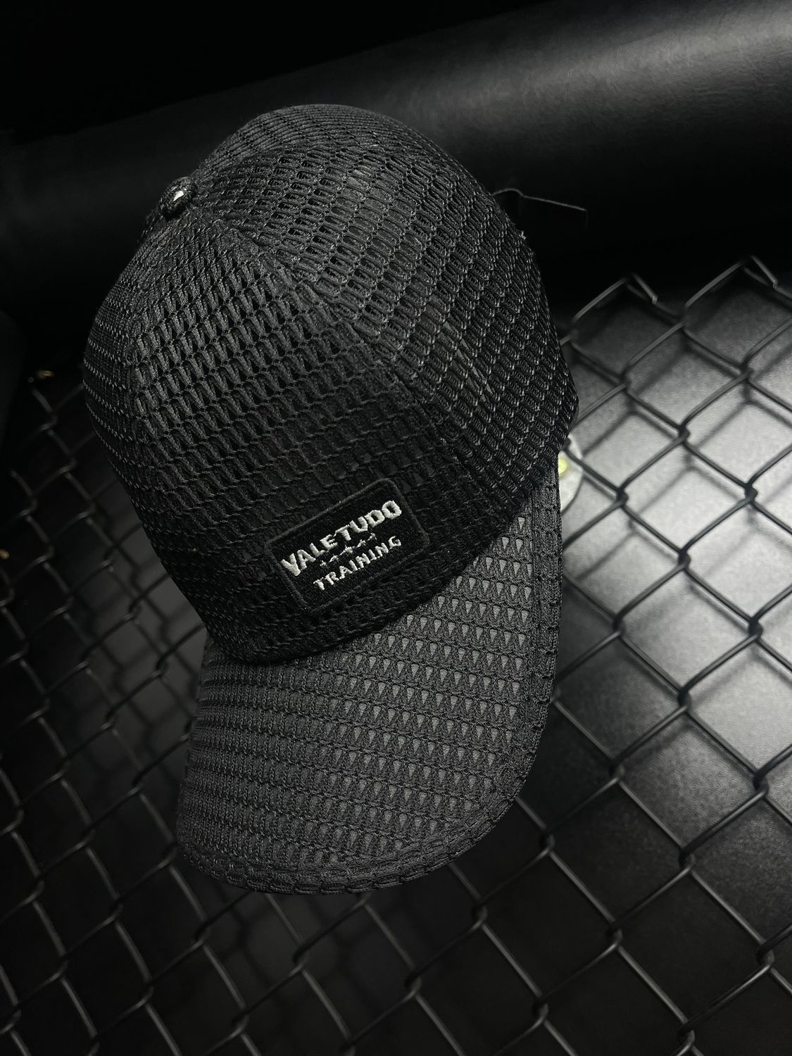 BLACK TEXTURED CAP