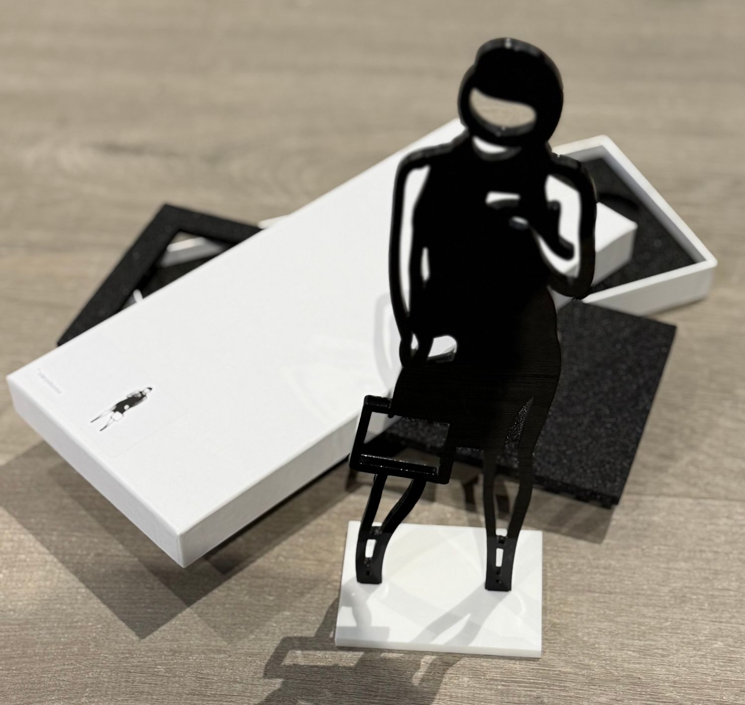 Julian Opie - Statuette (Telephone)